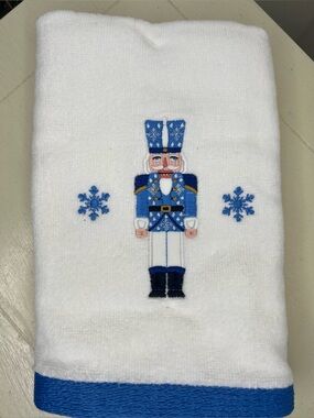 Brand New-Avanti Nutcracker Trellis Hand Towel